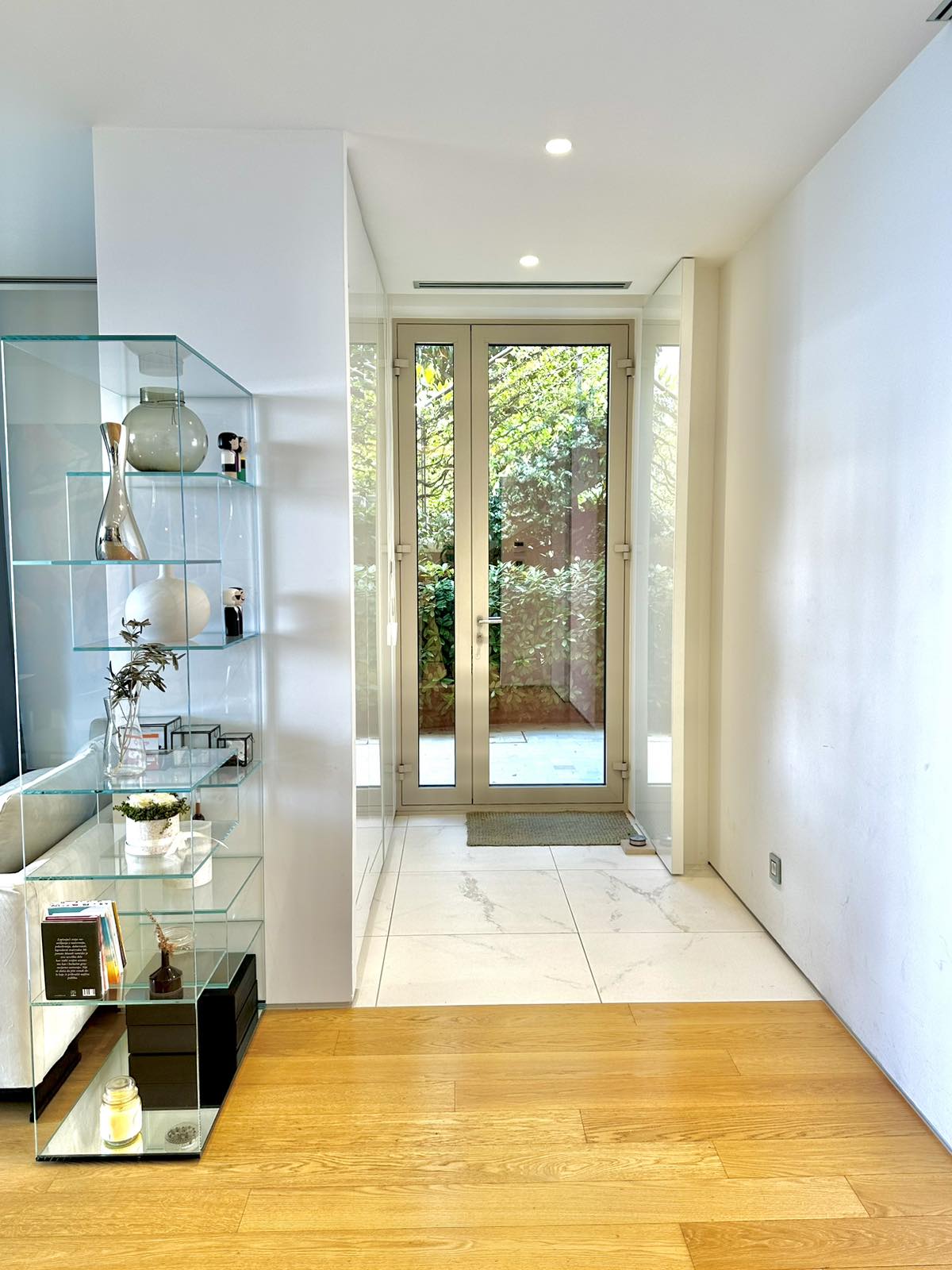 Luxurious apartment in Budva with sea view