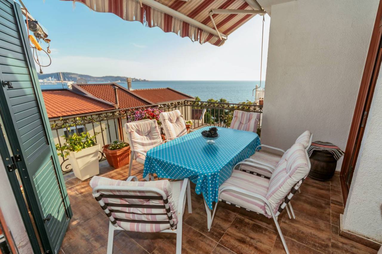 Five-room duplex in Bar near the sea