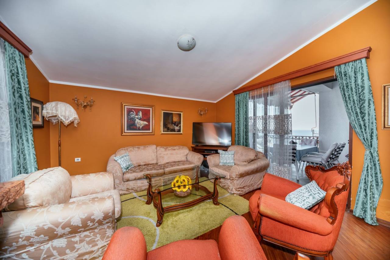 Five-room duplex in Bar near the sea