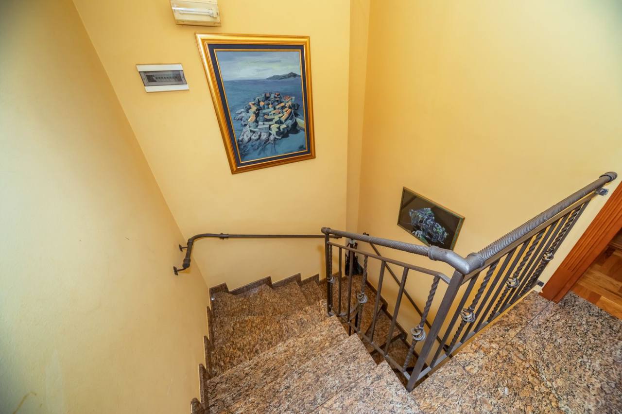 Five-room duplex in Bar near the sea