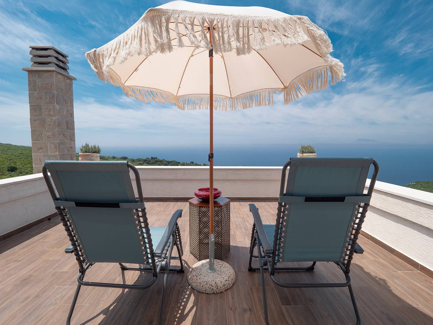 Luxurious villa with panoramic sea views and pool