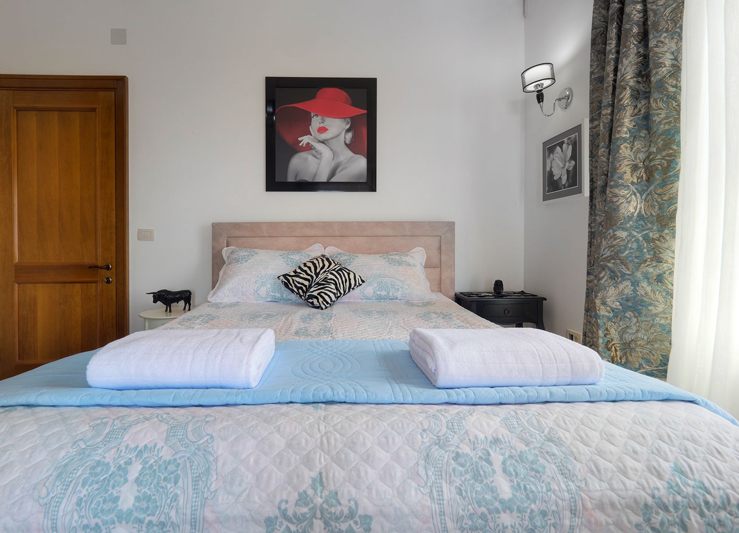 Luxurious villa with panoramic sea views and pool