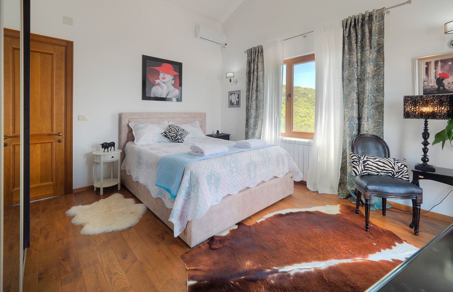 Luxurious villa with panoramic sea views and pool