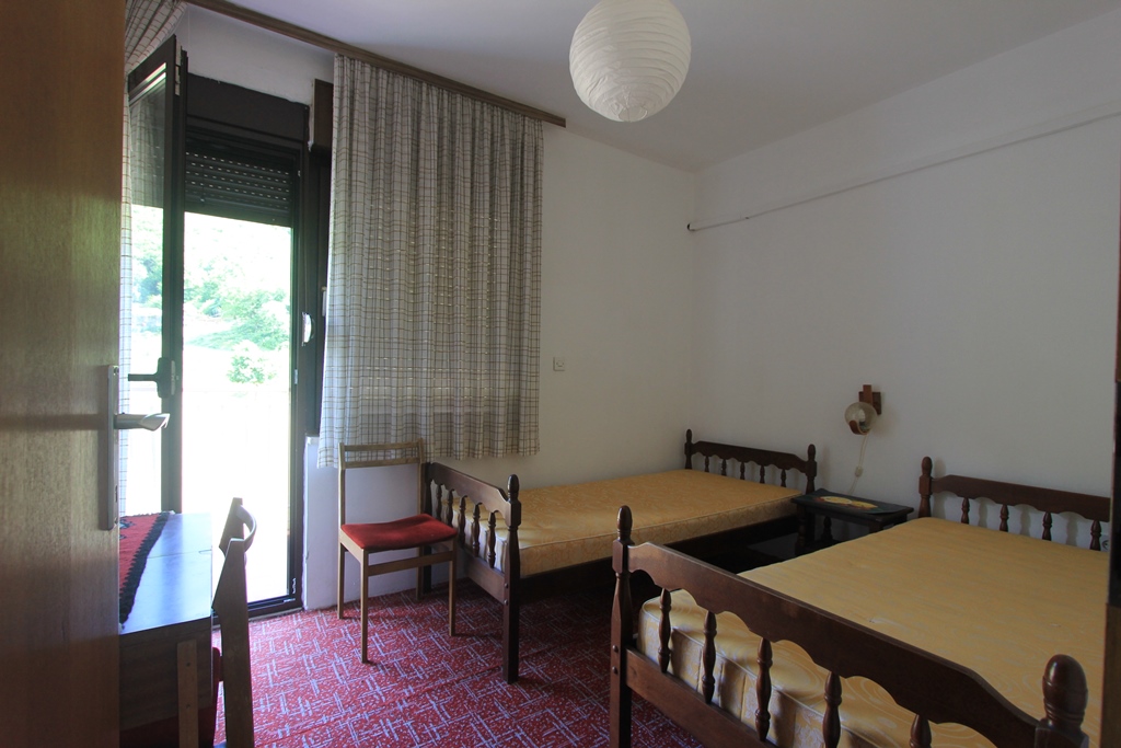A spacious house with a large yard in Zelenika