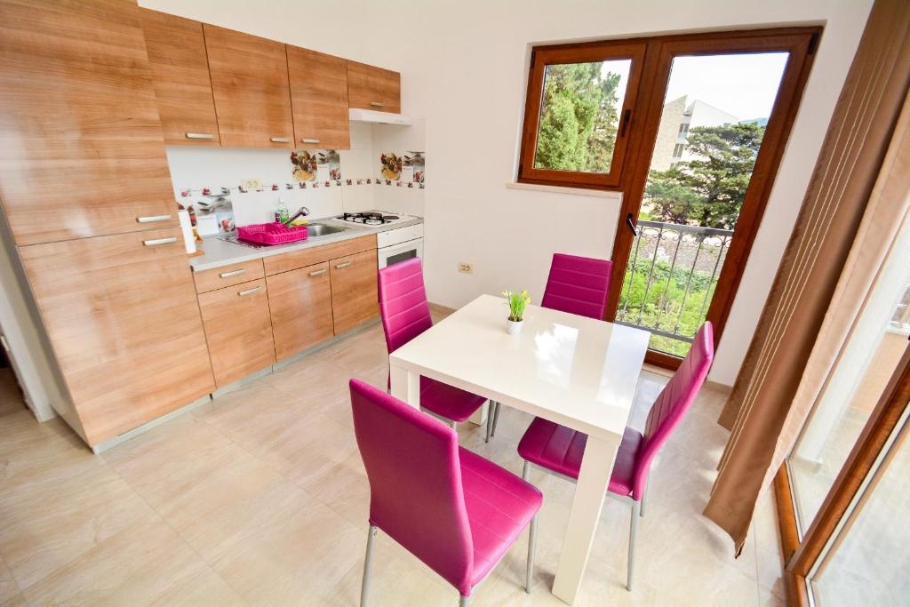 Hotel near the sea in Kotor