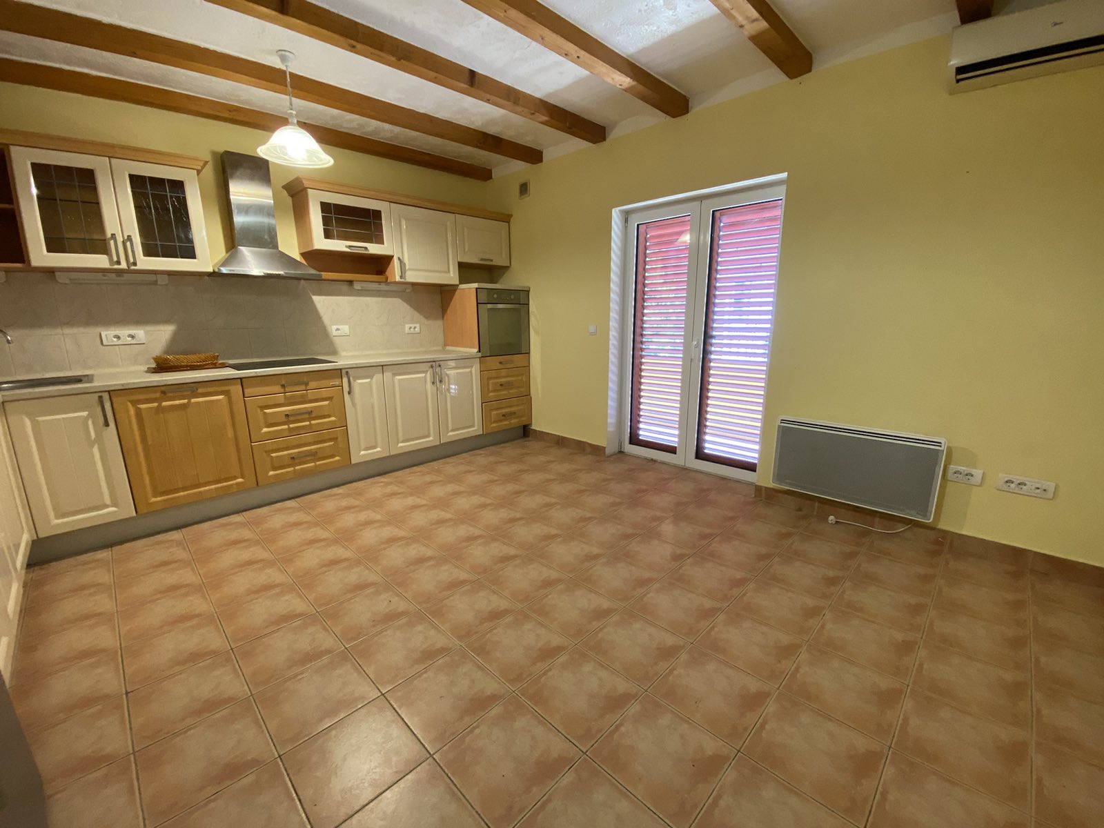 House in Djenovici with a view of the sea