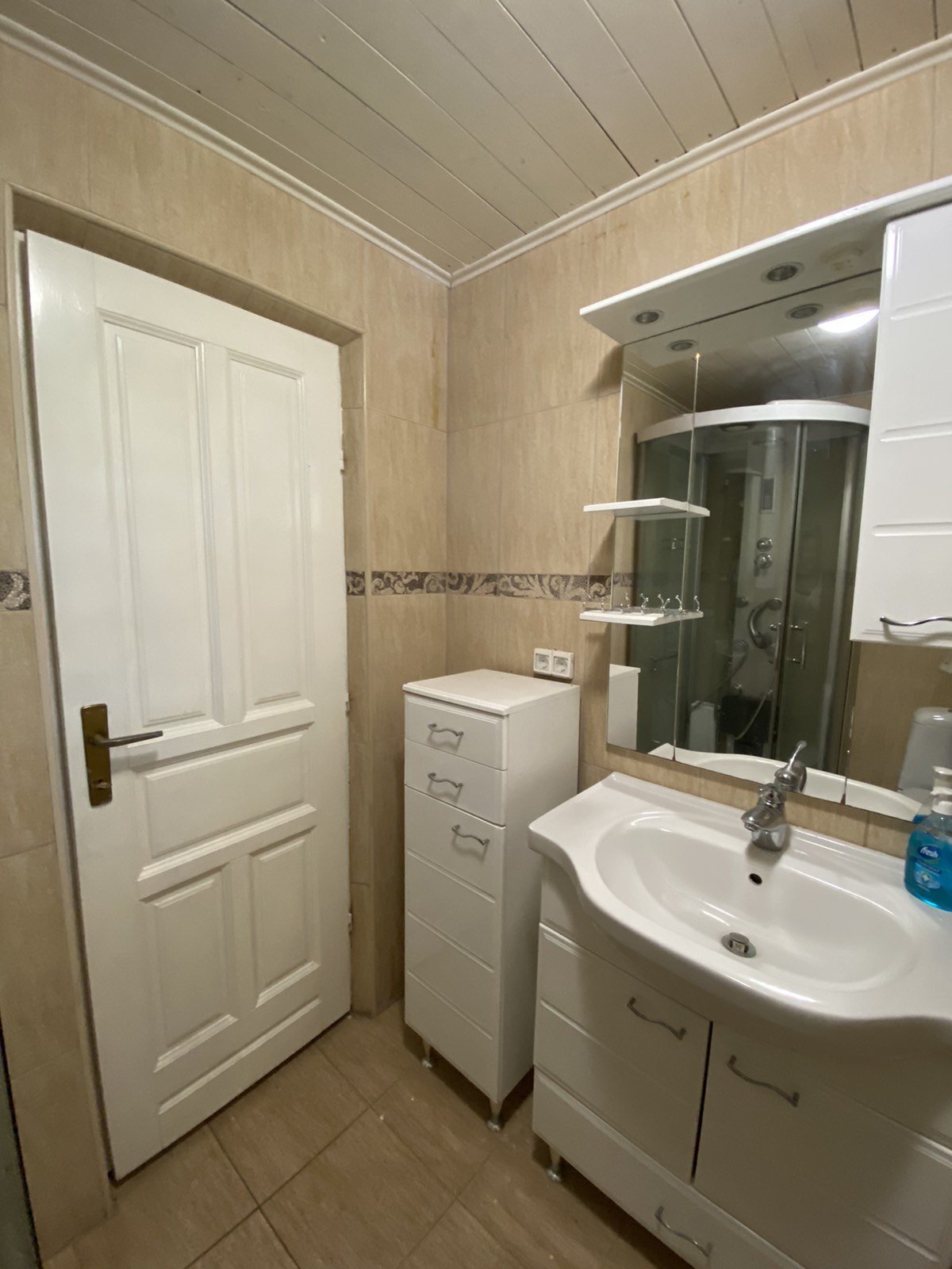 House in Djenovici with a view of the sea