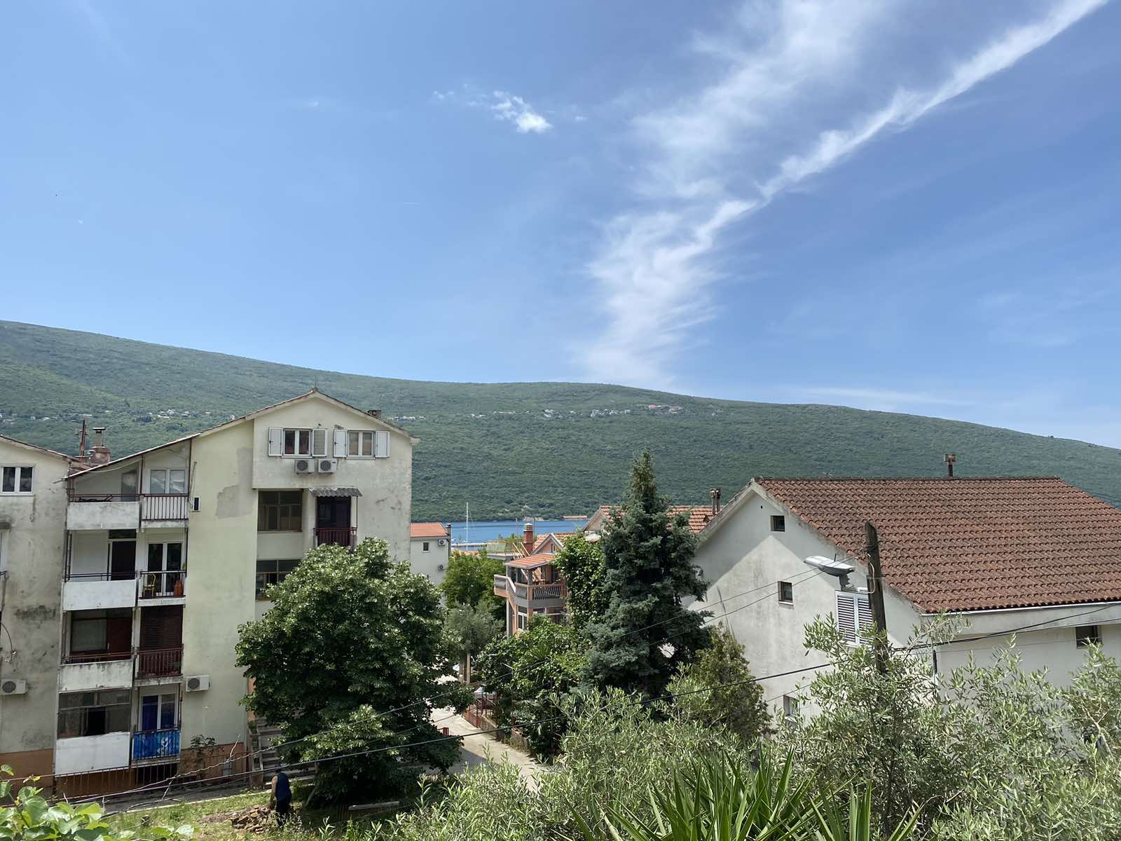 House in Djenovici with a view of the sea