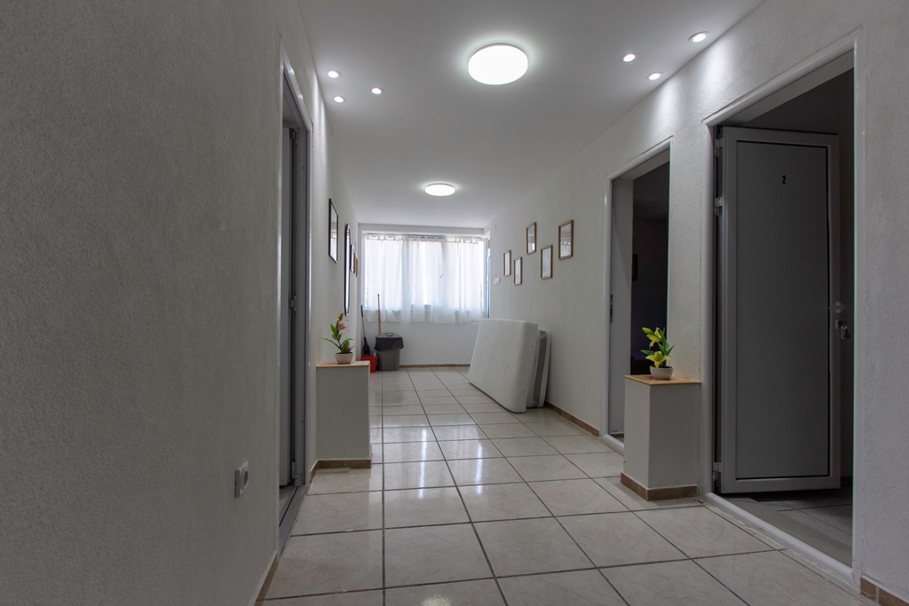 Three-storey house with sea view in Kruce