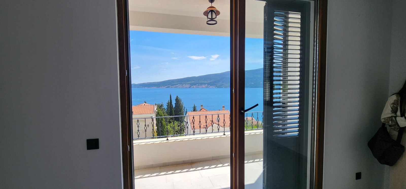 Spacious and bright apartments with panoramic sea views