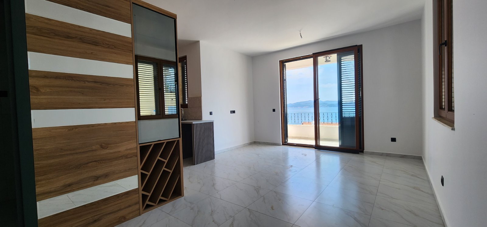 Spacious and bright apartments with panoramic sea views