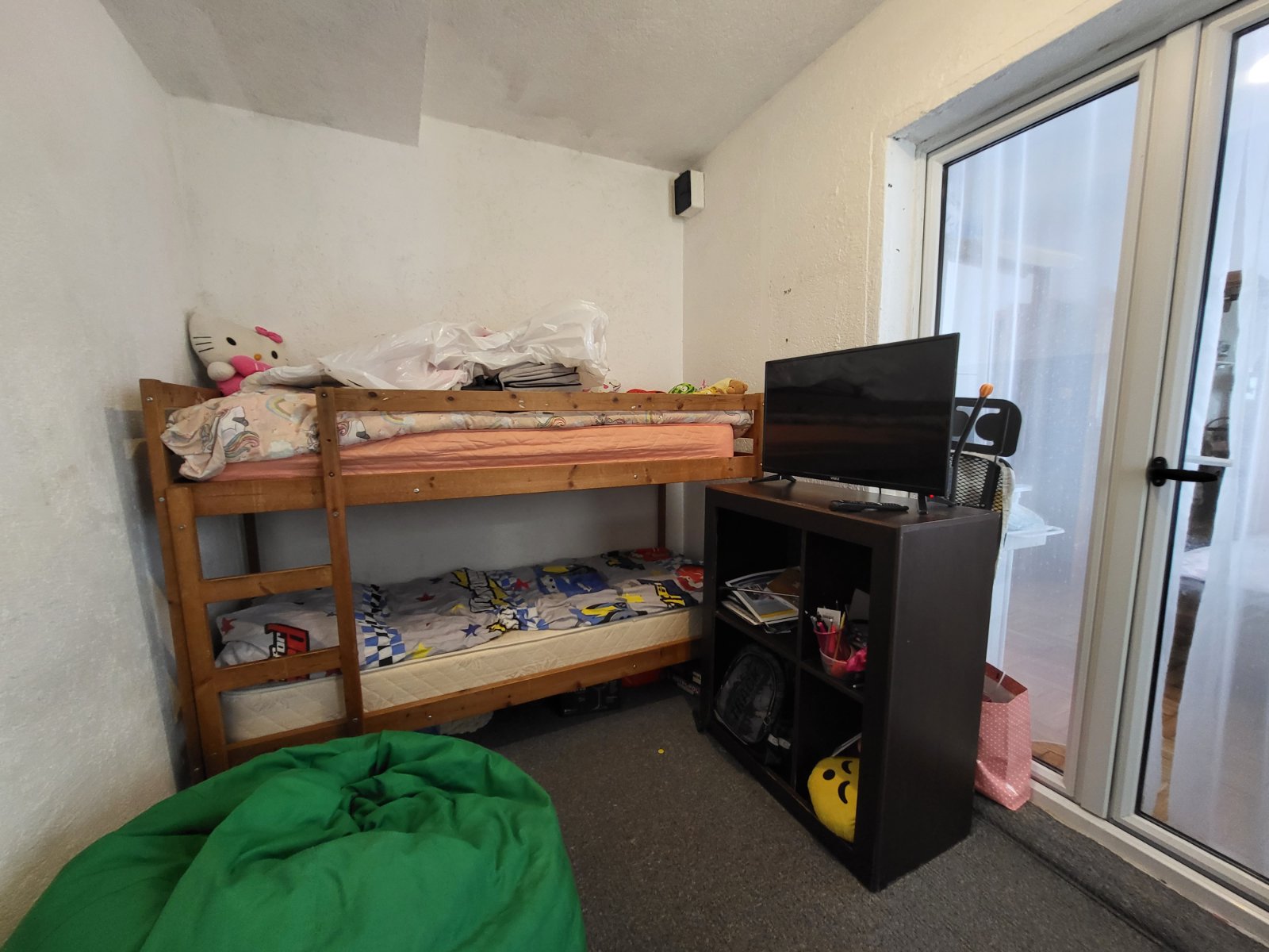 Apartment with a spacious terrace in a quiet location in Budva