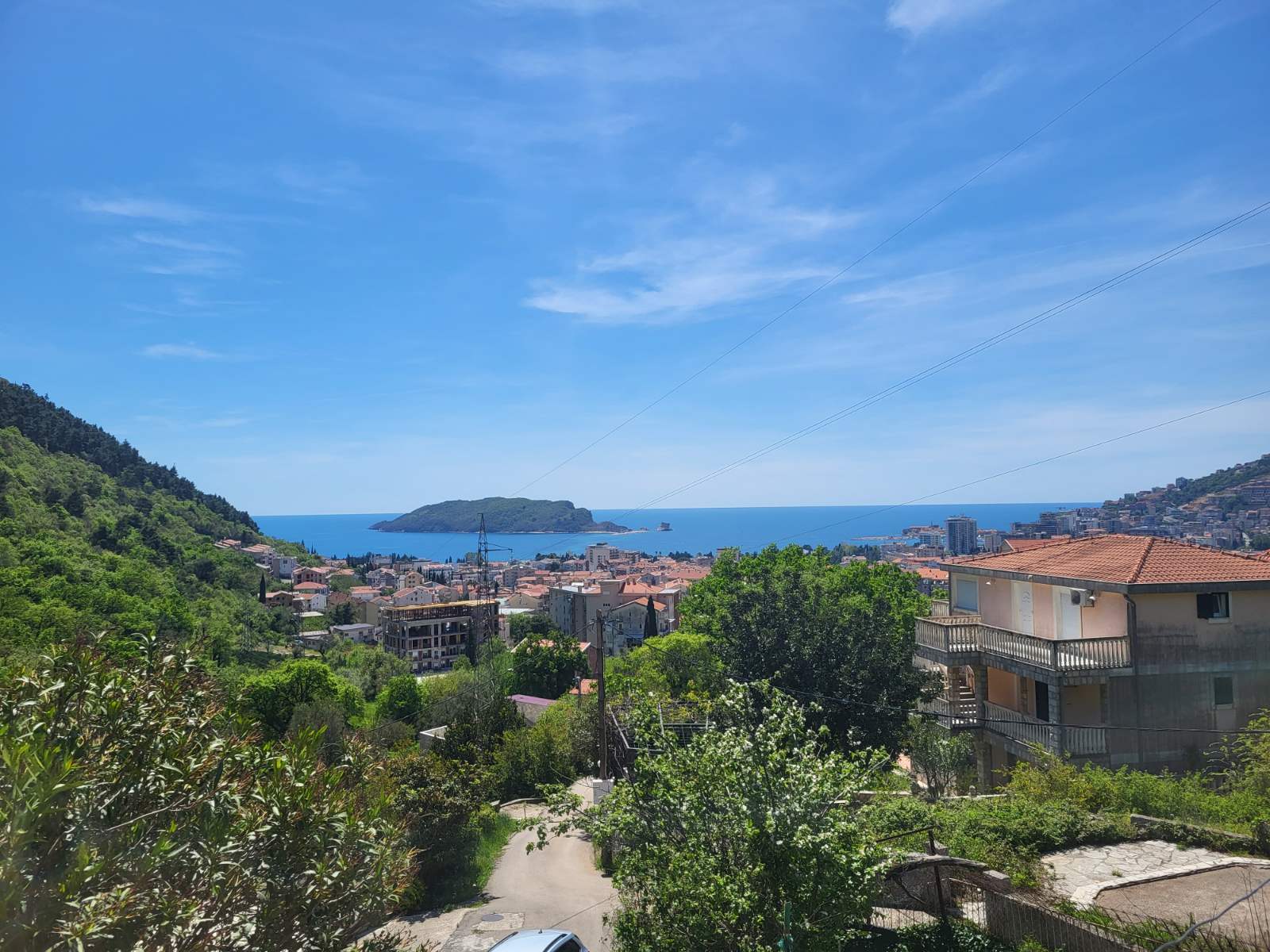 House in Budva with a panoramic view of the sea and the city