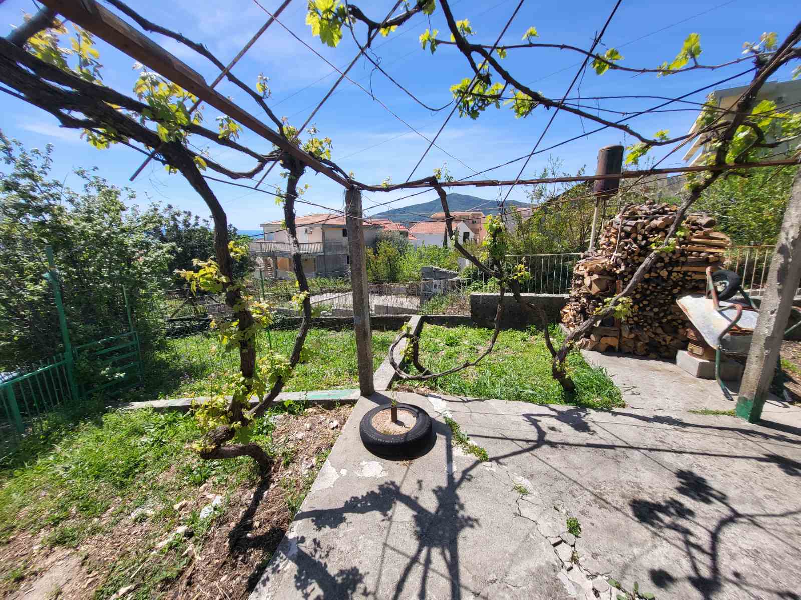 House in Budva with a panoramic view of the sea and the city