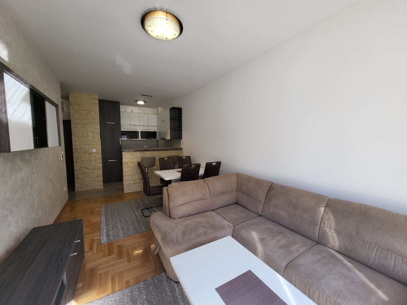 Apartment with spacious terrace in the center of Budva