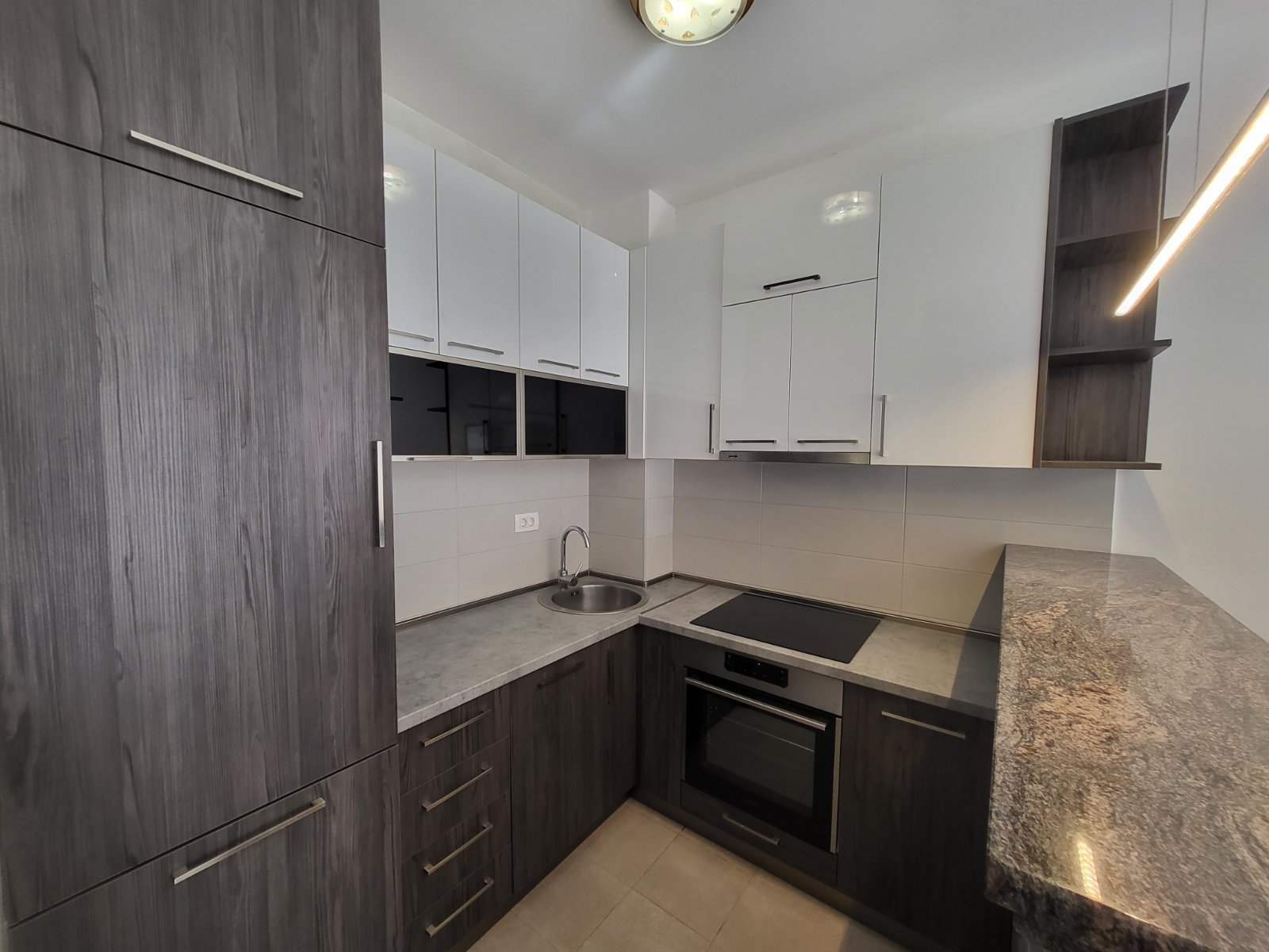 Apartment with spacious terrace in the center of Budva