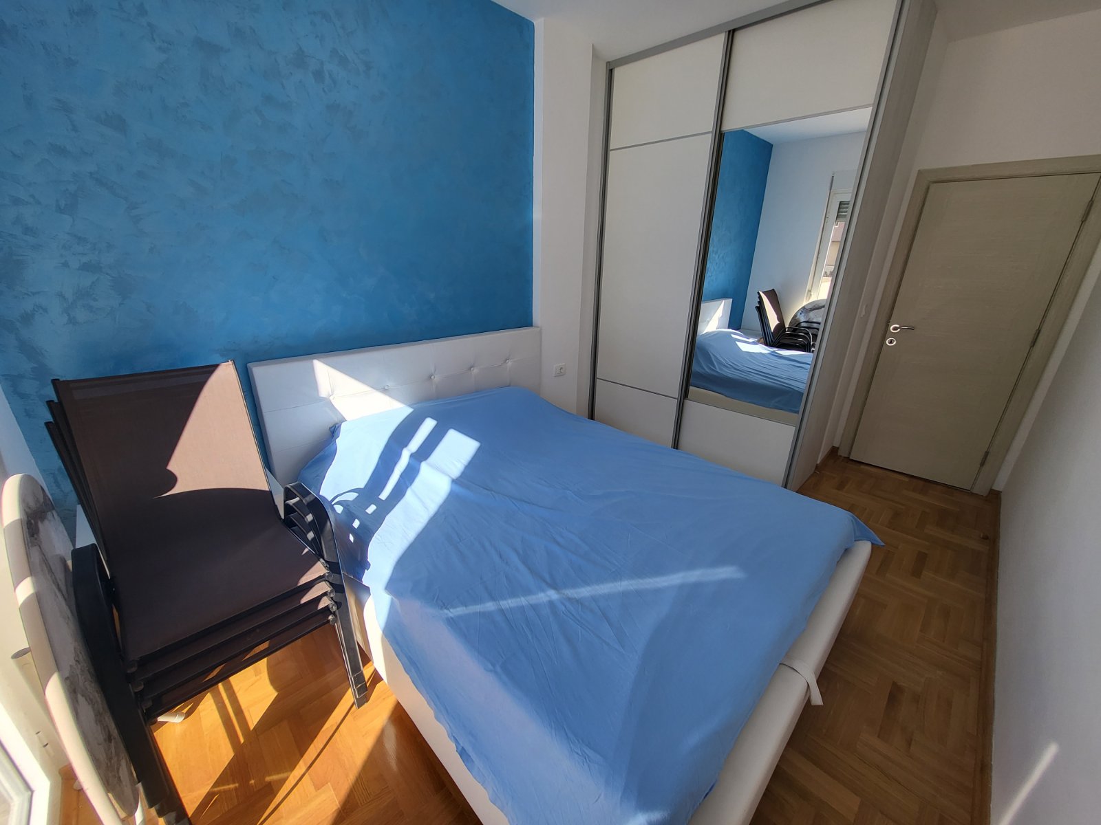 Apartment with spacious terrace in the center of Budva