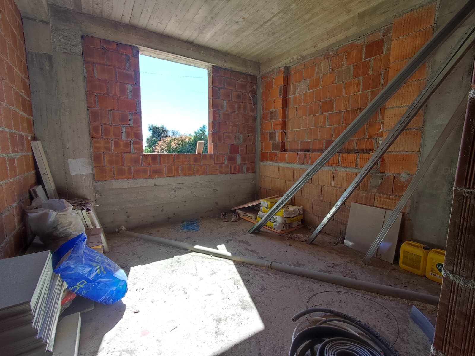 Apartments with one and two bedrooms in Dobra Voda