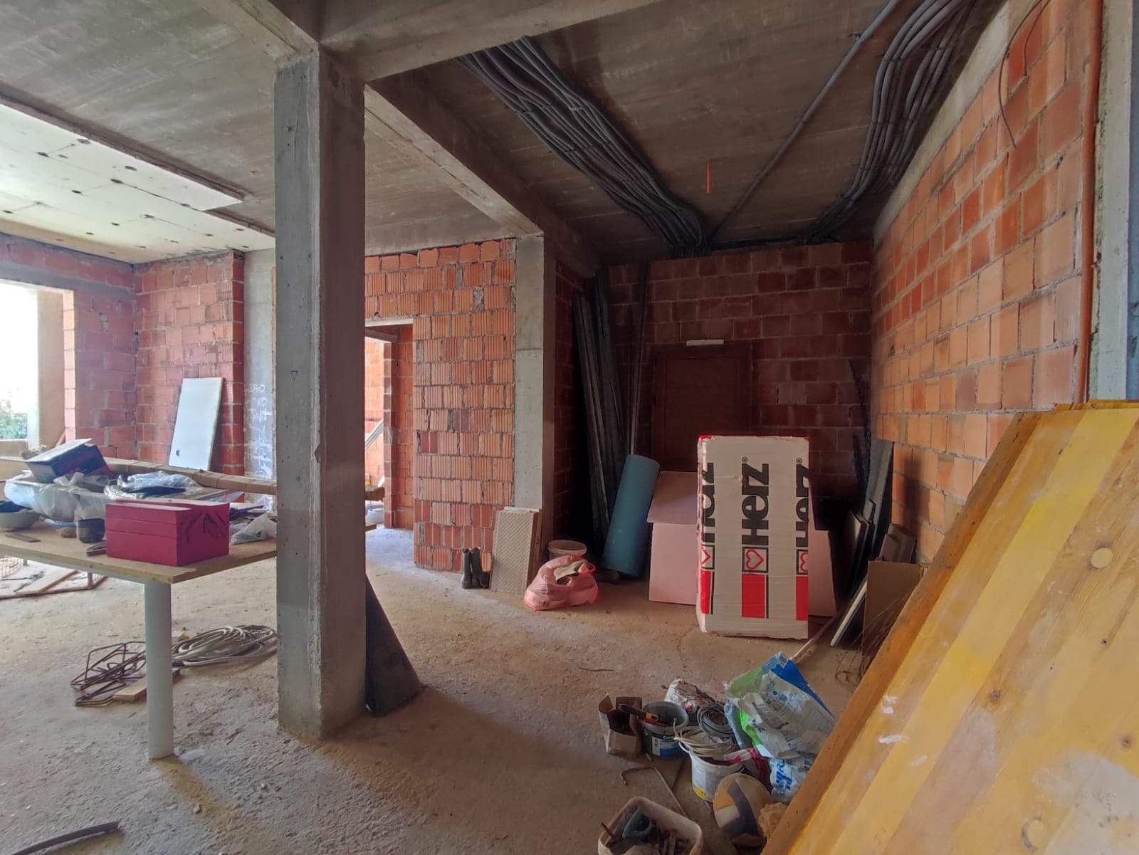 Apartments with one and two bedrooms in Dobra Voda