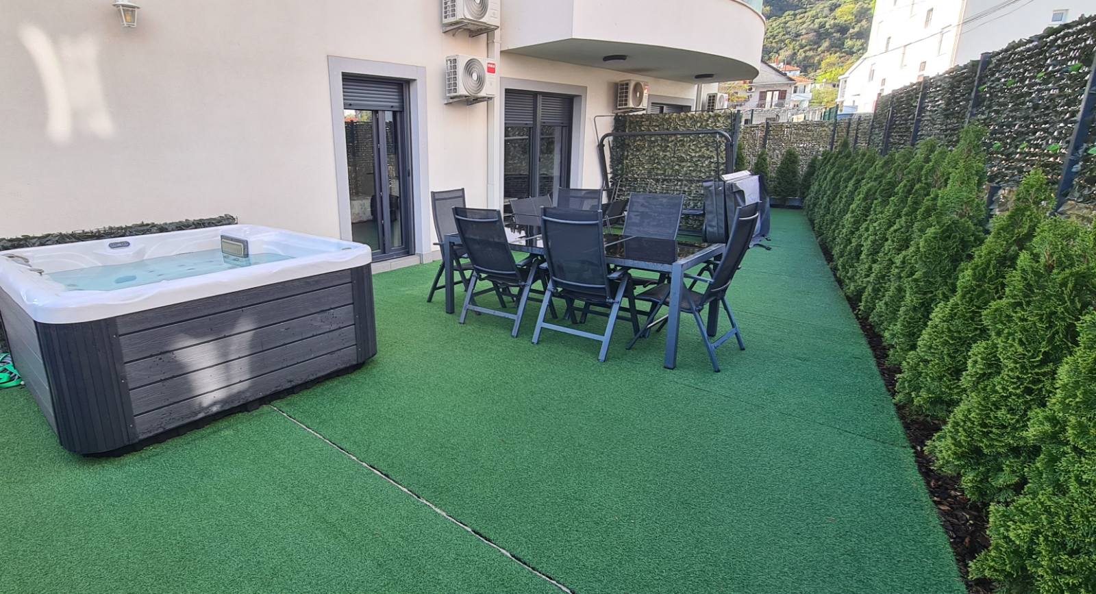 Nice apartment in Djenovici with a sea view