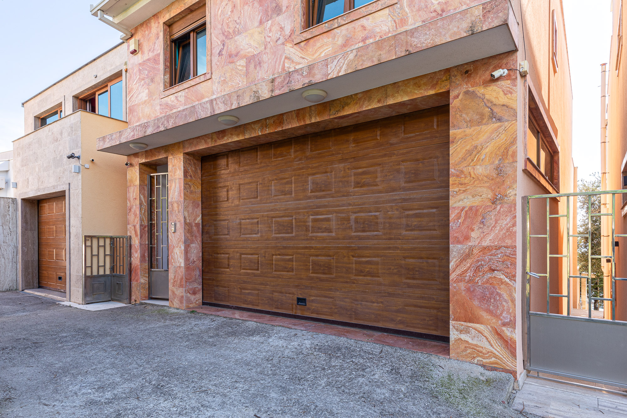 Spacious house in Utjeha with panoramic sea views