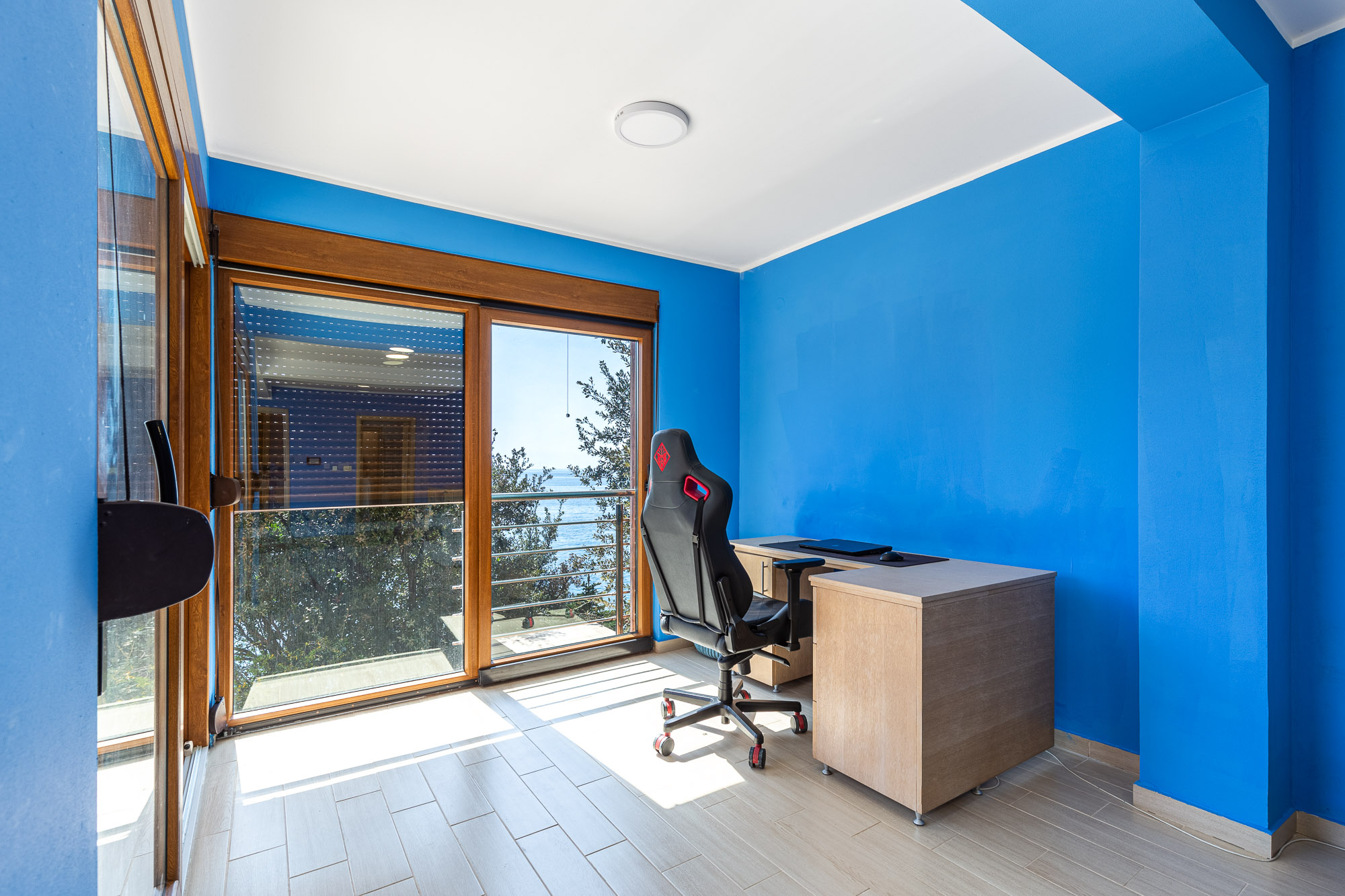 Spacious house in Utjeha with panoramic sea views