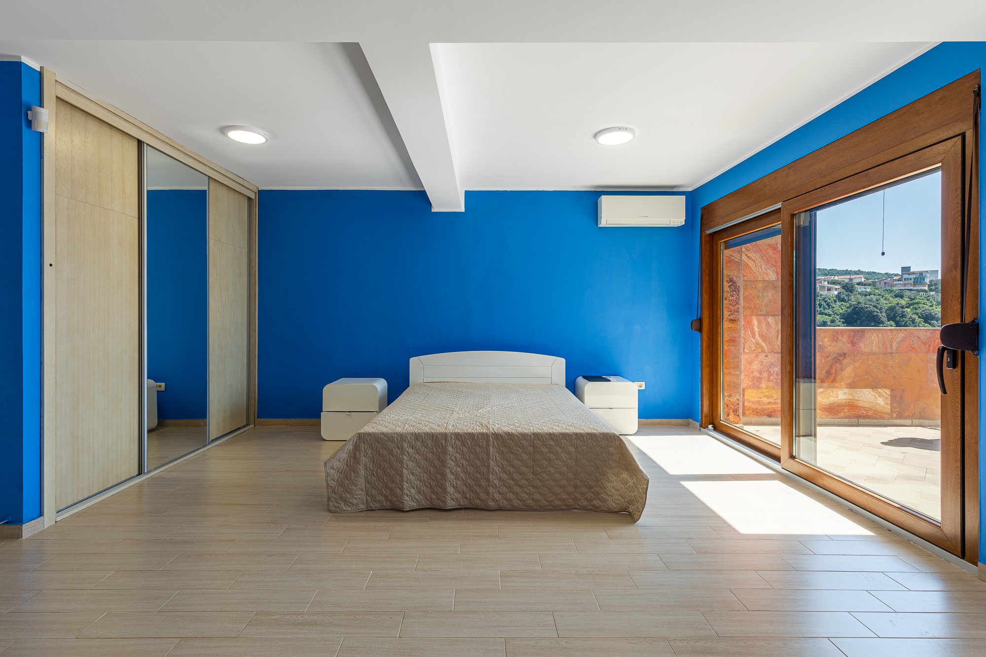 Spacious house in Utjeha with panoramic sea views