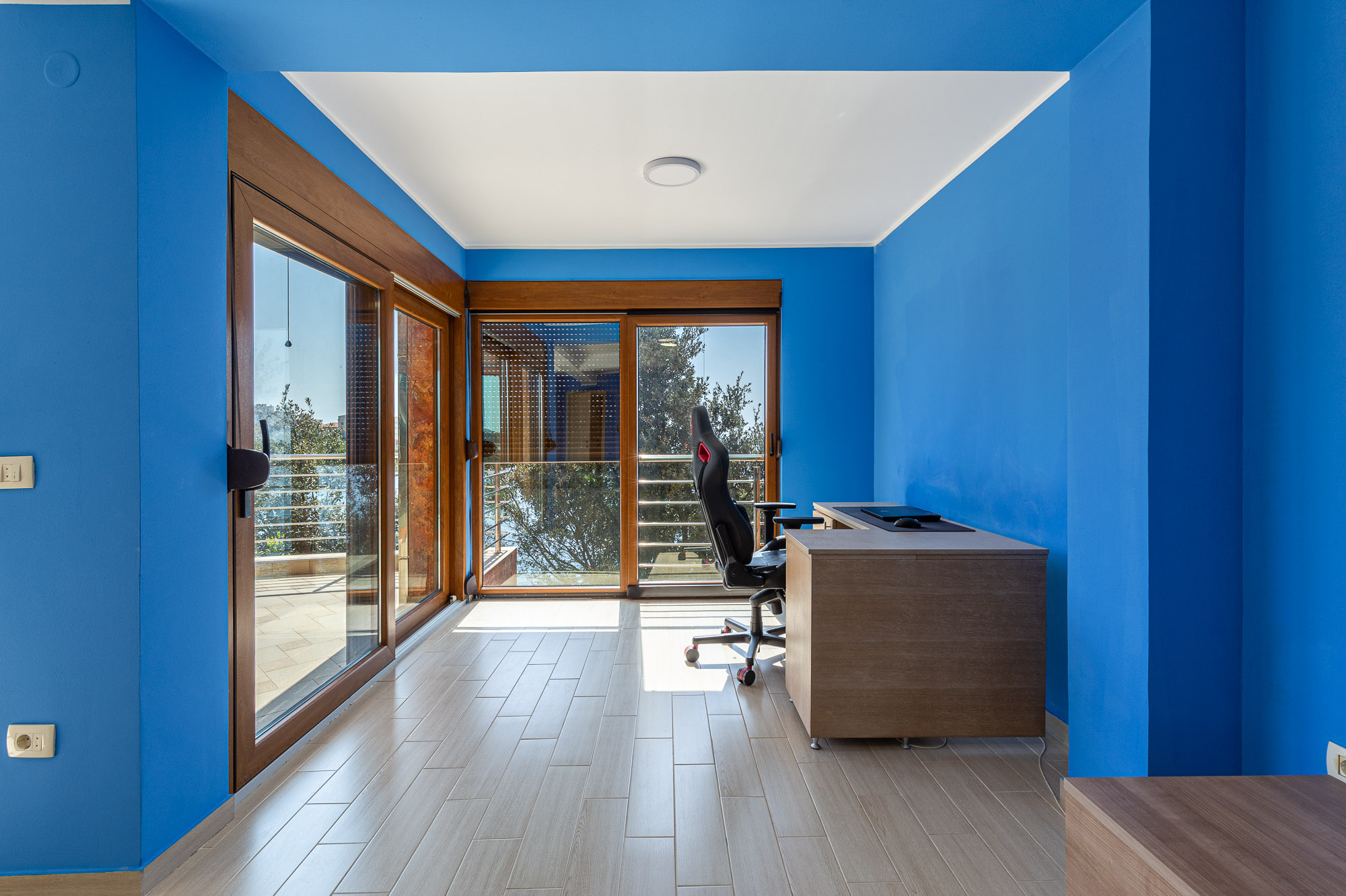 Spacious house in Utjeha with panoramic sea views