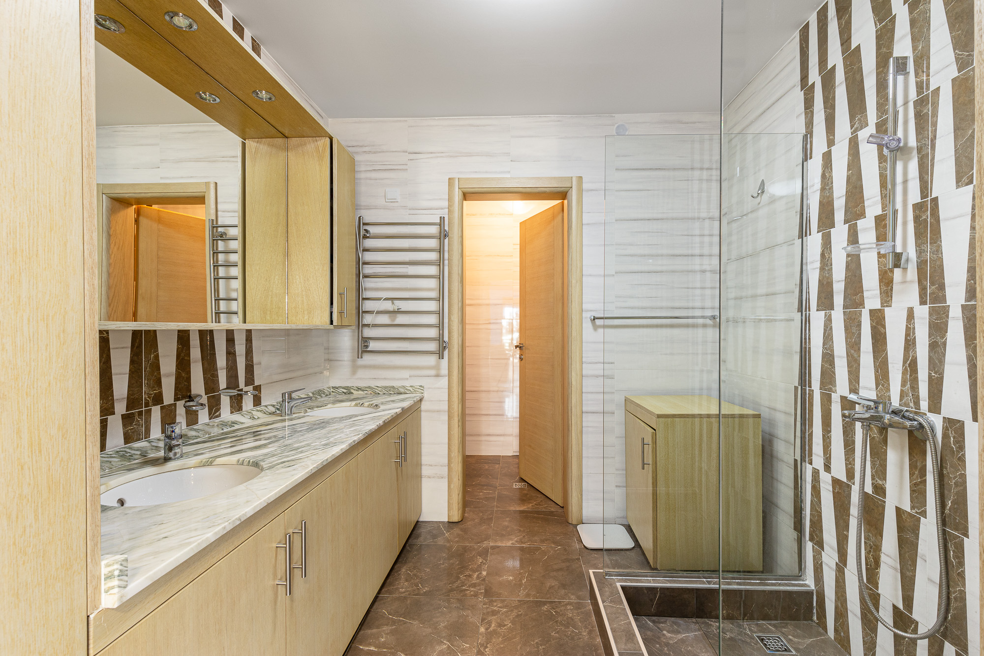 Spacious house in Utjeha with panoramic sea views