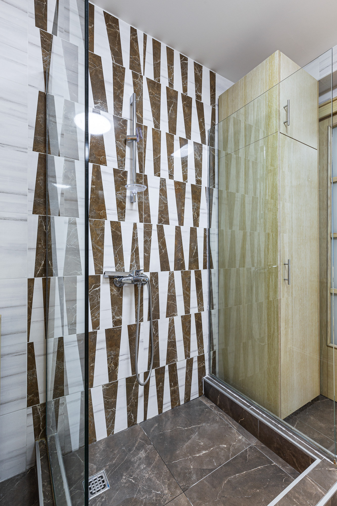 Spacious house in Utjeha with panoramic sea views