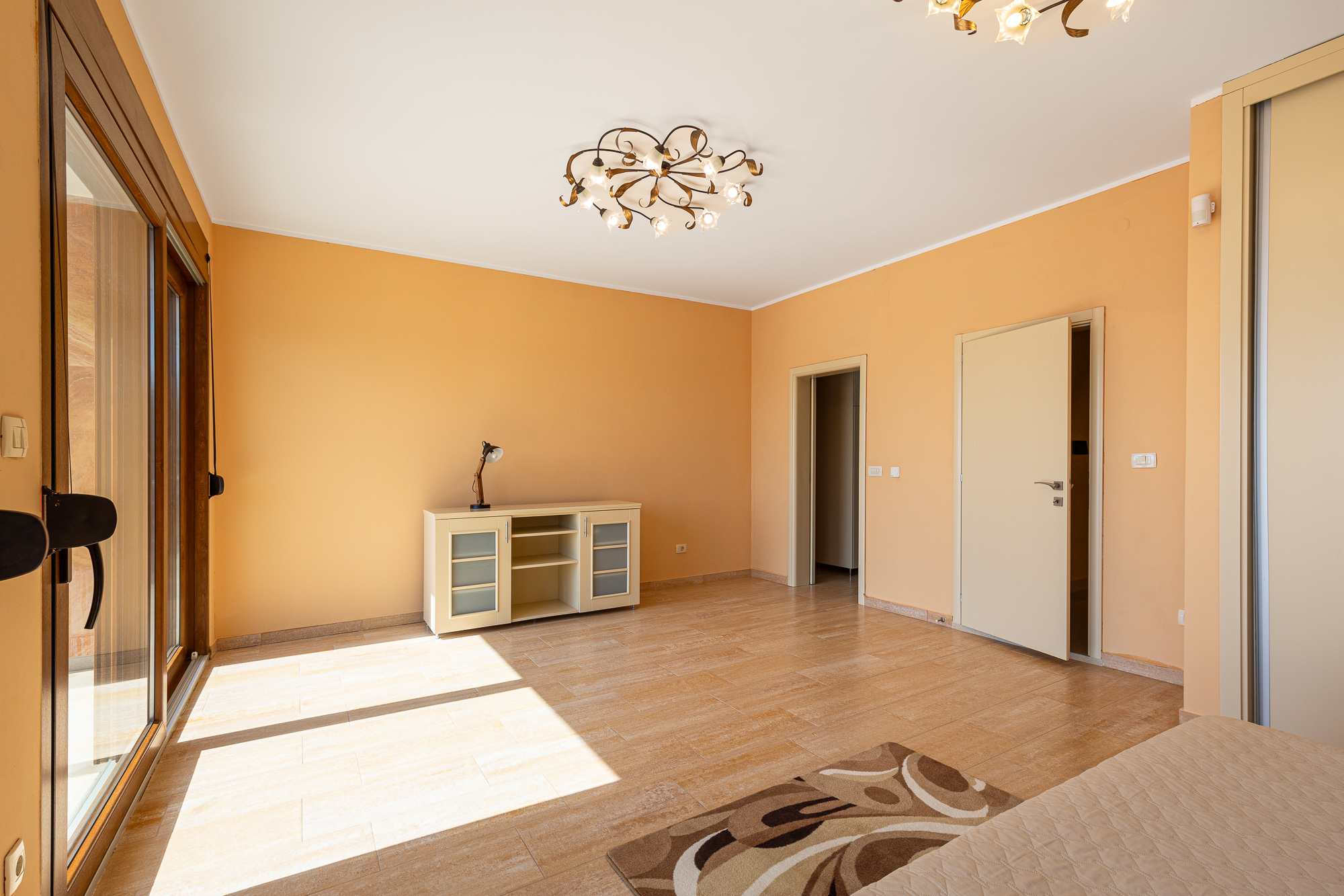 Spacious house in Utjeha with panoramic sea views