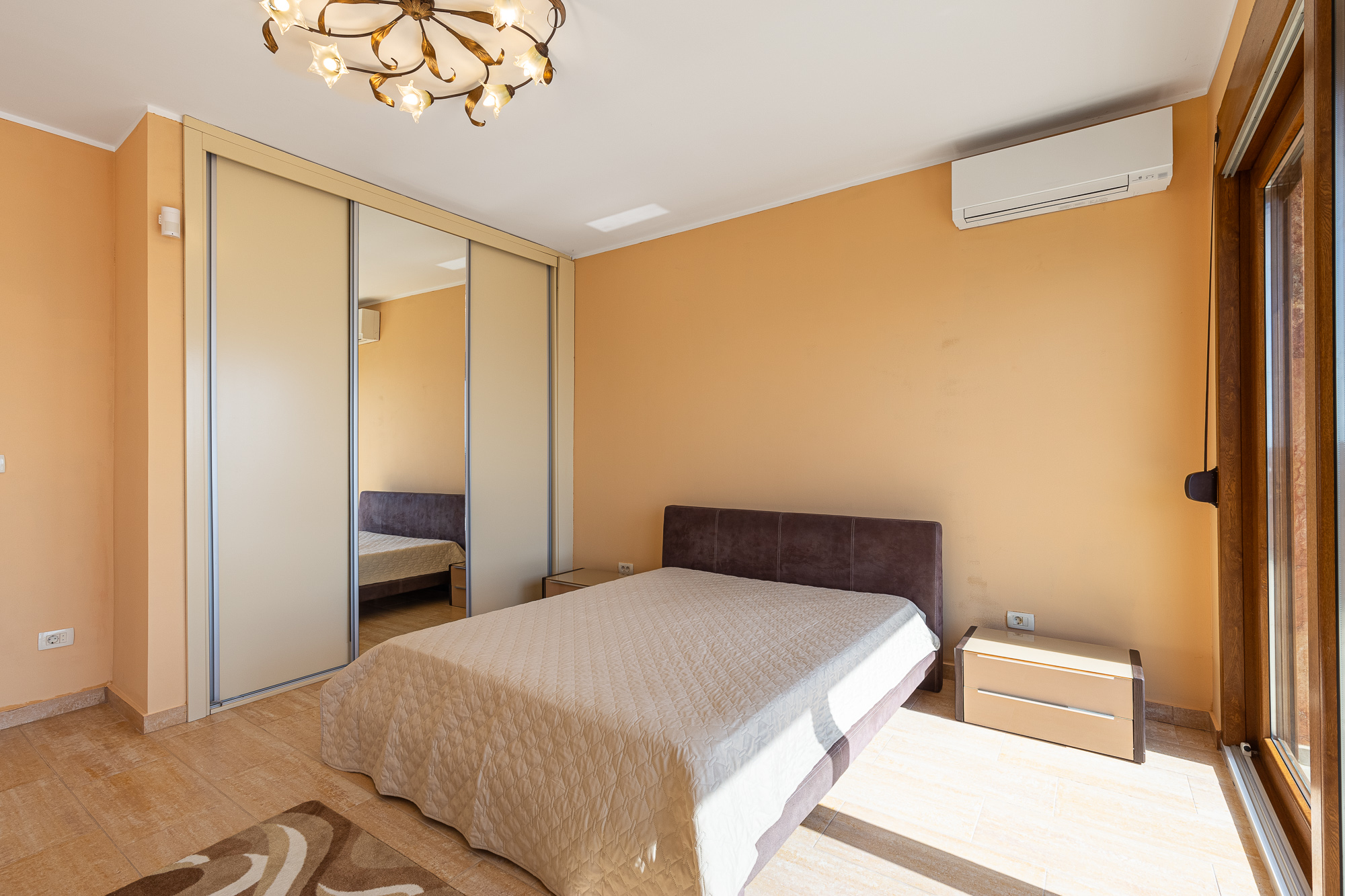 Spacious house in Utjeha with panoramic sea views