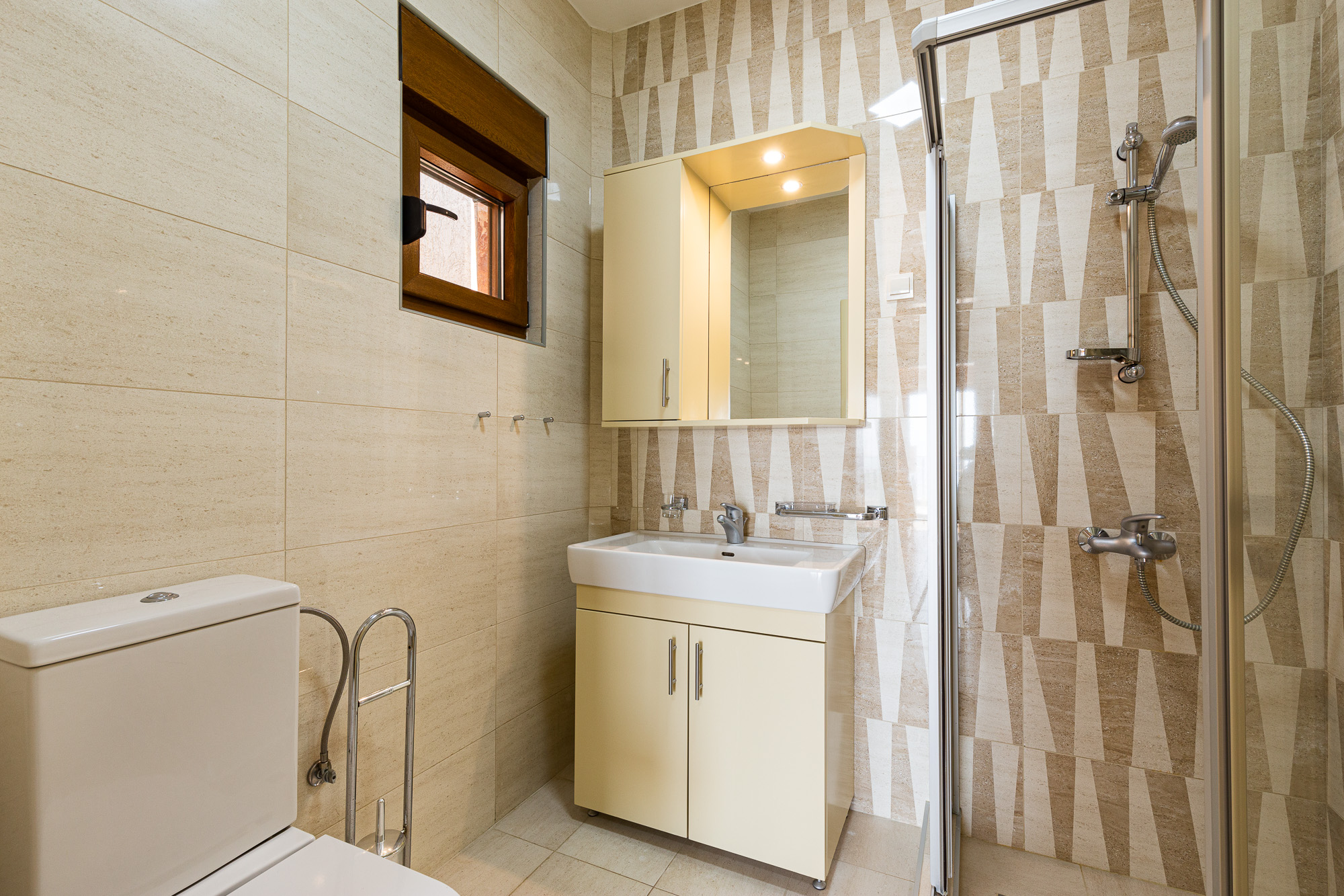 Spacious house in Utjeha with panoramic sea views