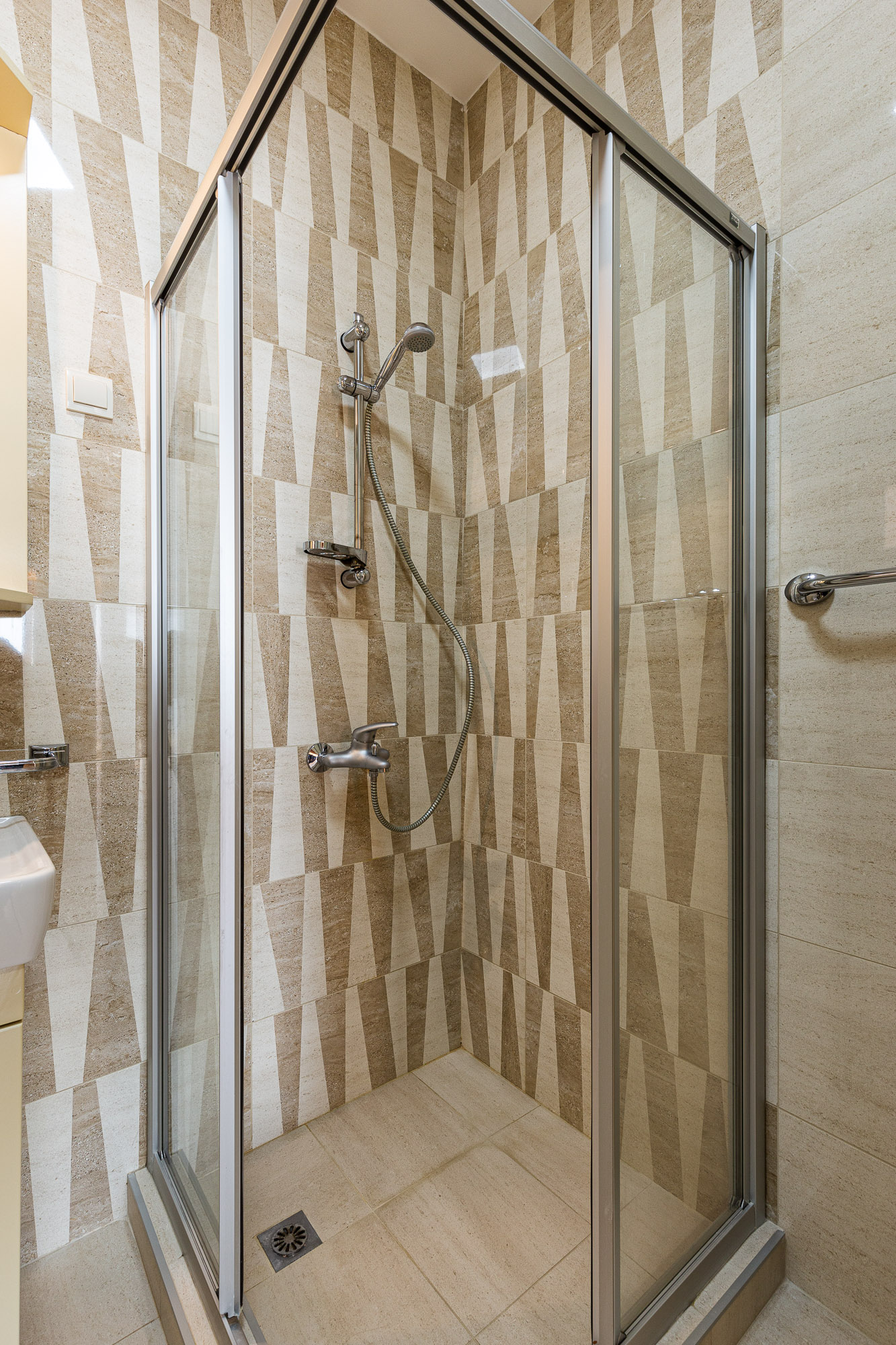 Spacious house in Utjeha with panoramic sea views