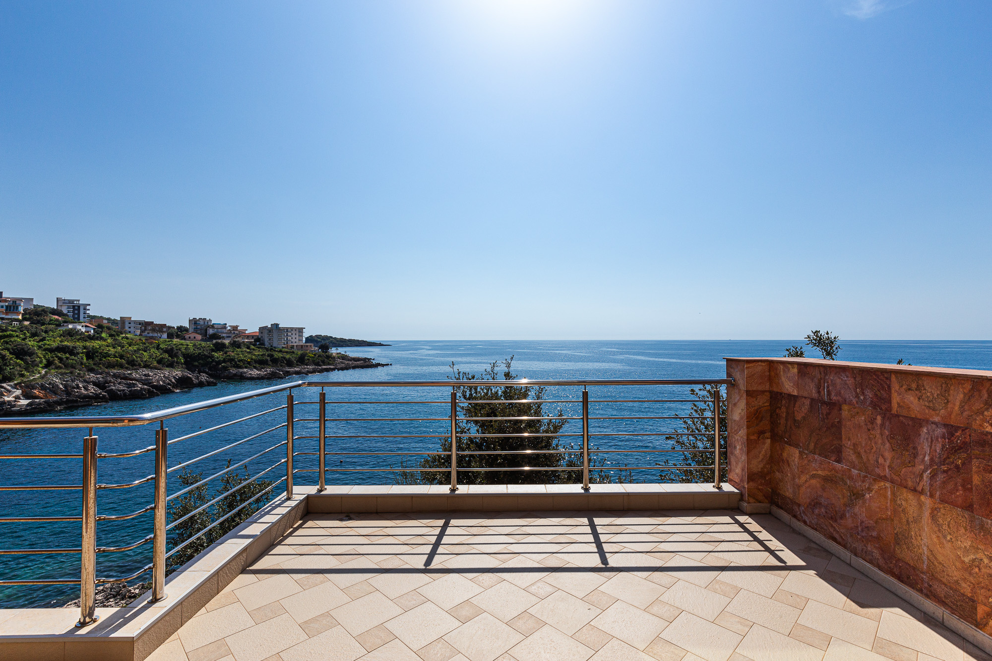 Spacious house in Utjeha with panoramic sea views