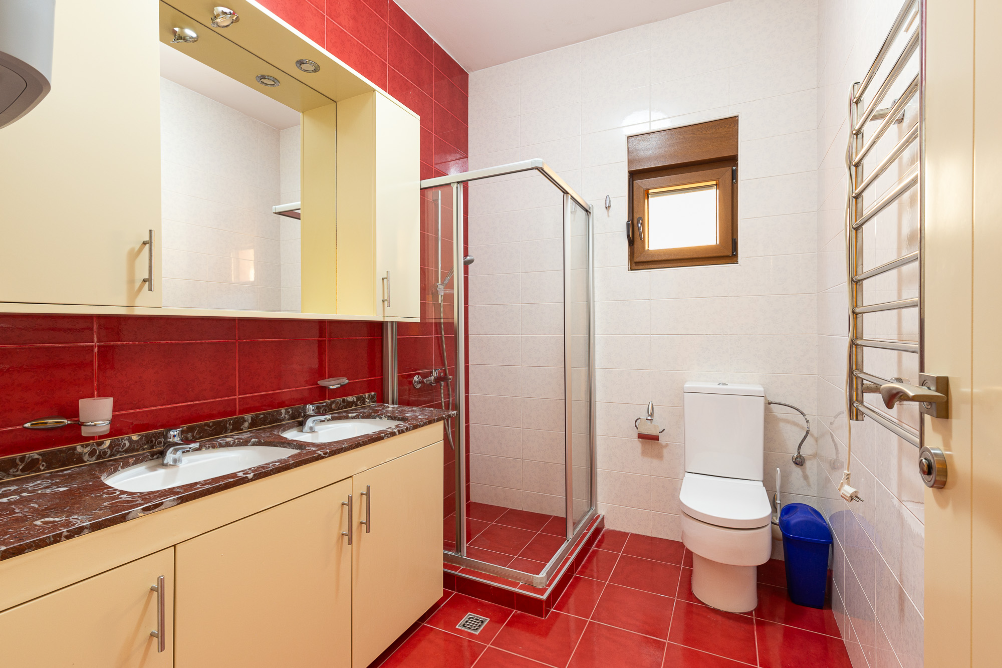 Spacious house in Utjeha with panoramic sea views