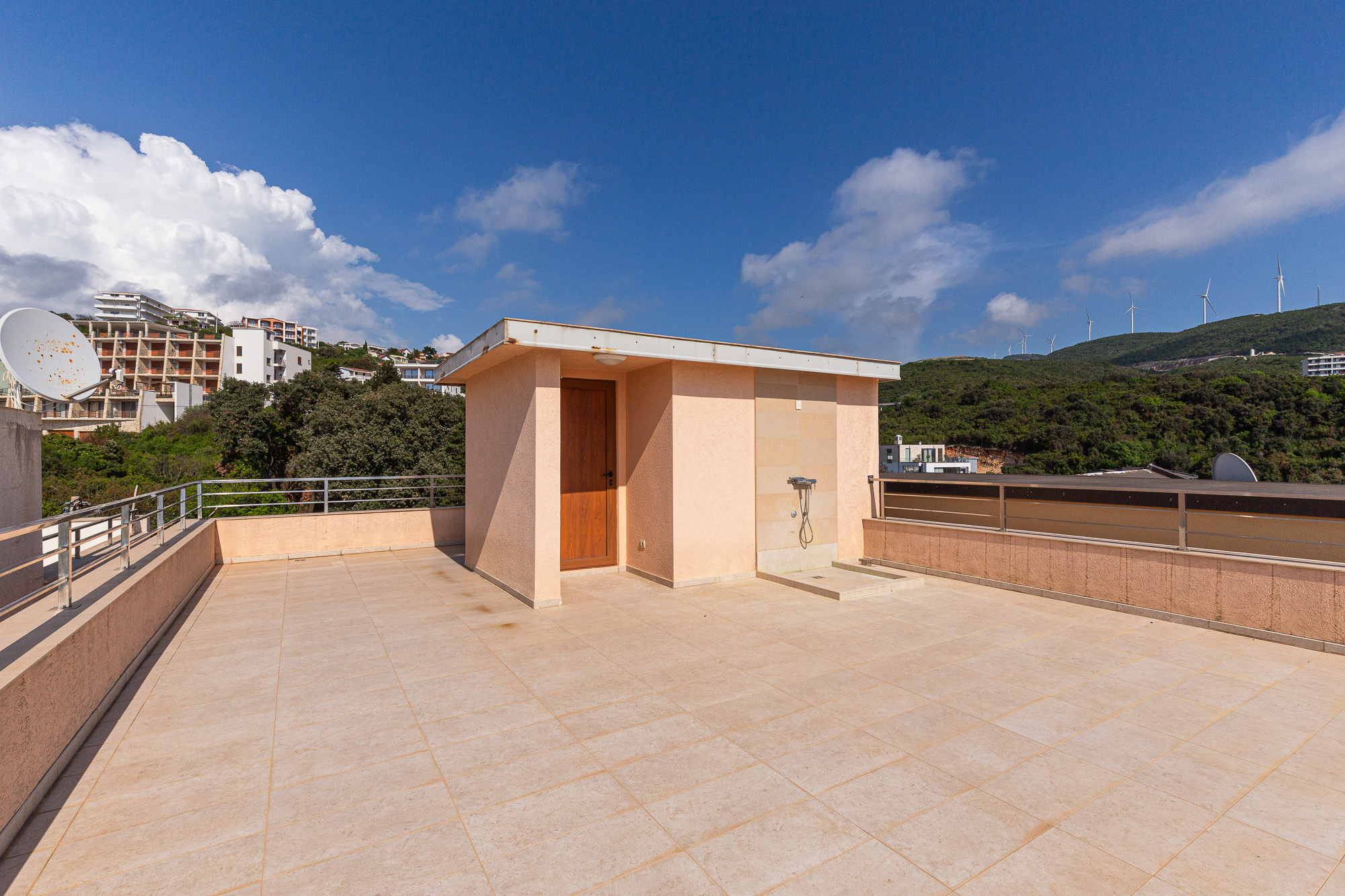 Spacious house in Utjeha with panoramic sea views