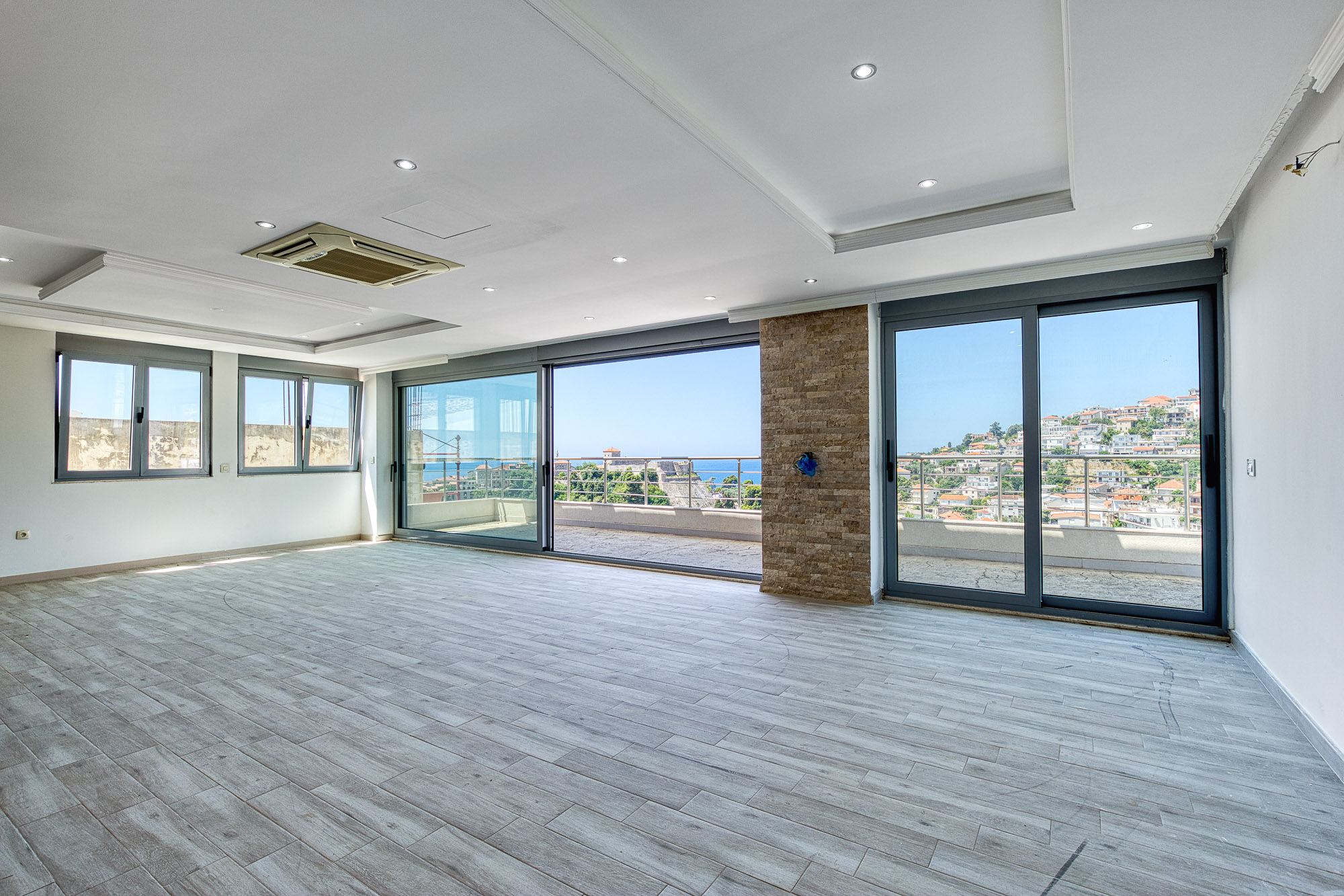 Penthouse in Ulcinj with sea view