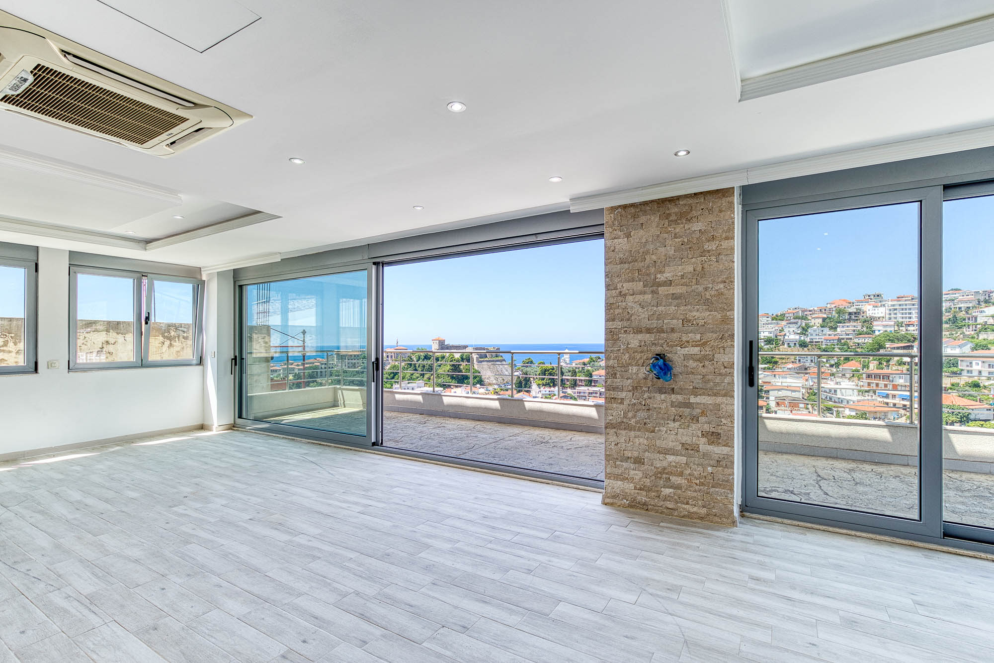 Penthouse in Ulcinj with sea view