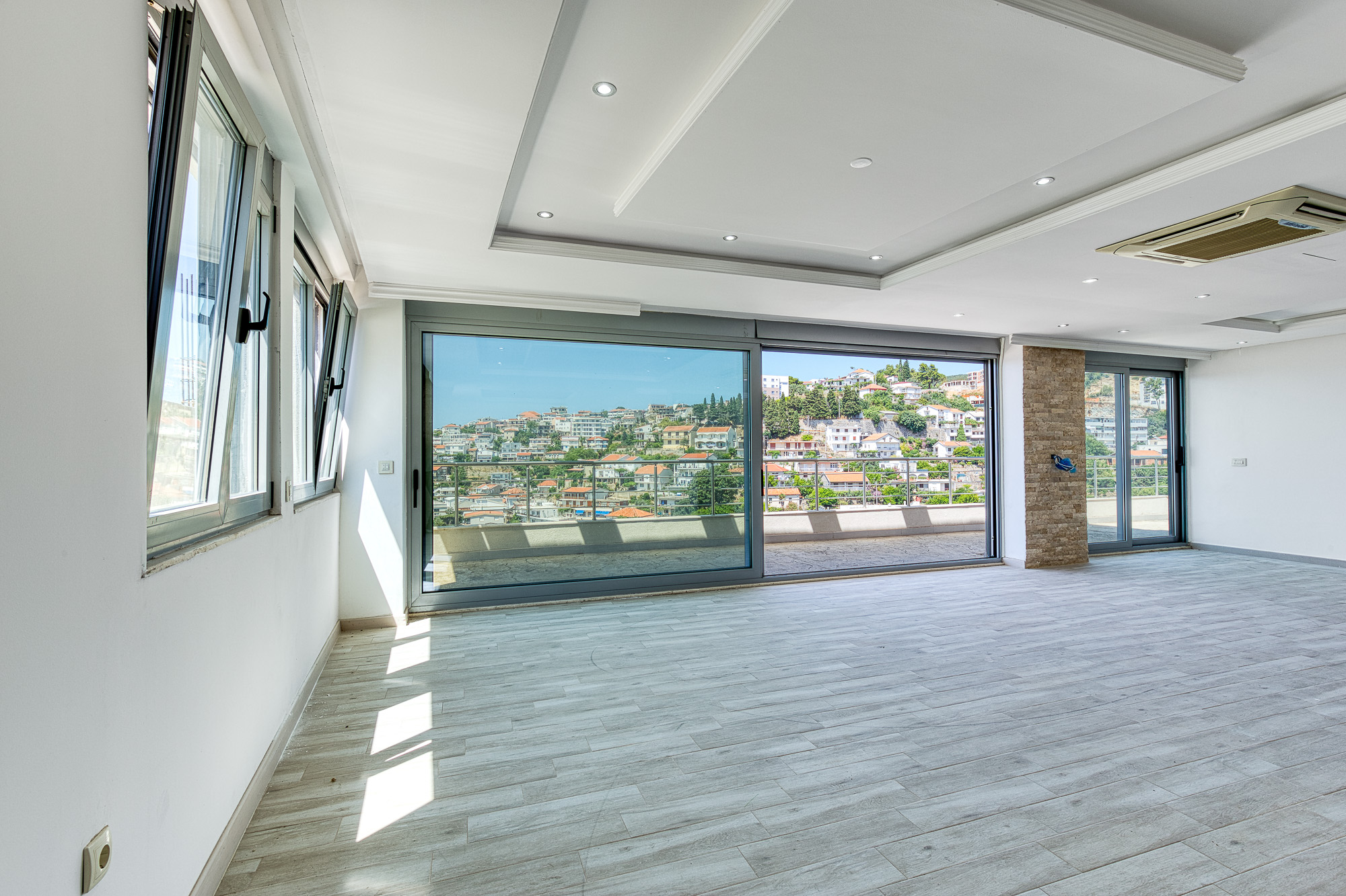 Penthouse in Ulcinj with sea view