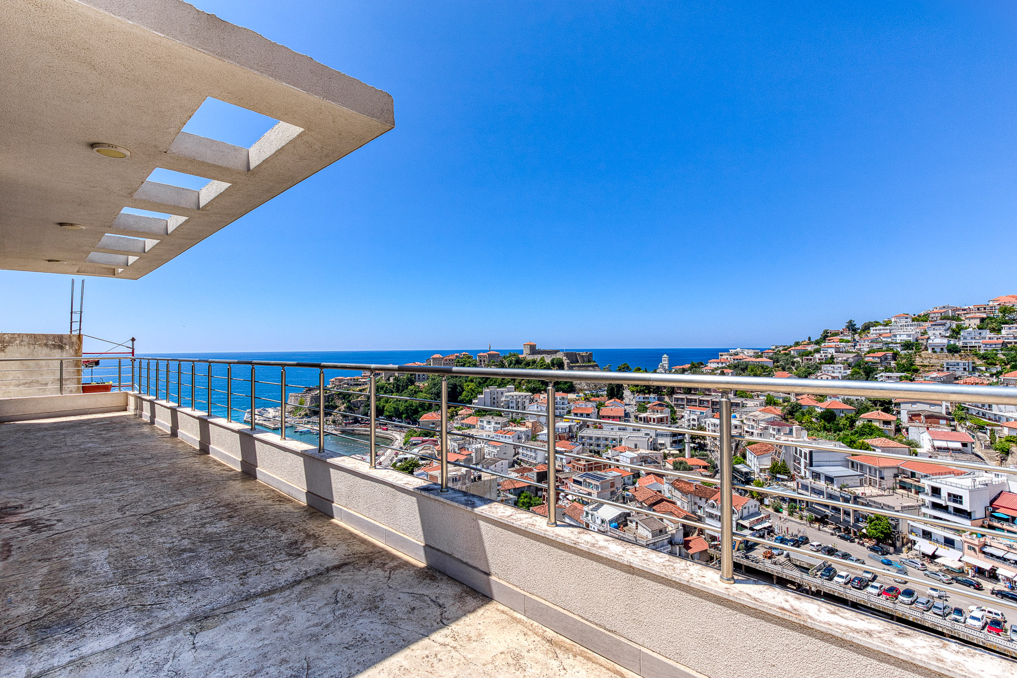 Penthouse in Ulcinj with sea view