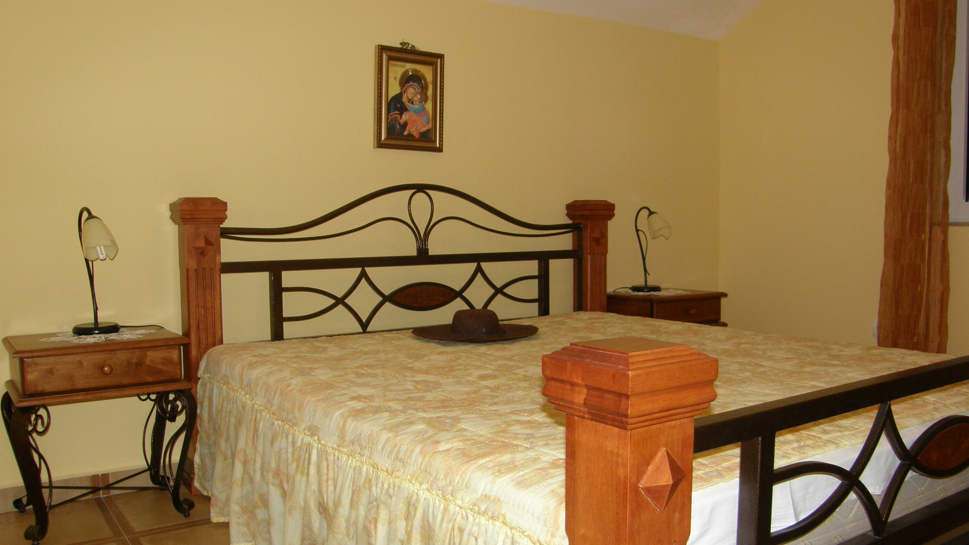 Three-story house in Kavac with a beautiful view of the sea