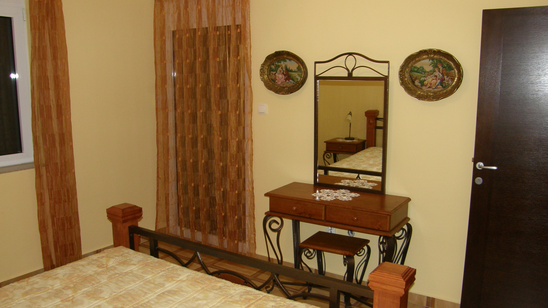 Three-story house in Kavac with a beautiful view of the sea