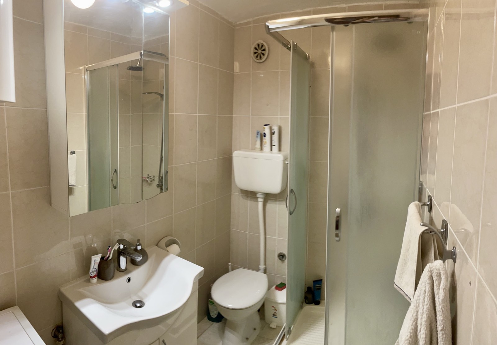 Three-storey Townhouse with panoramic sea views