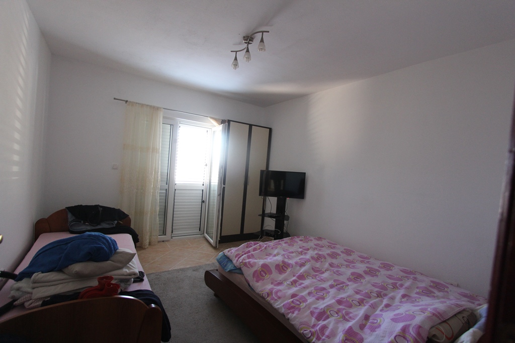 House with 7 bedrooms and a view of the Bay of Kotor in Skaljari