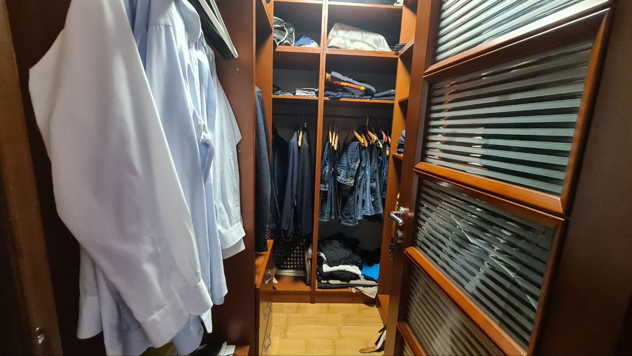 House in a quiet area of ​​Budva overlooking the sea.