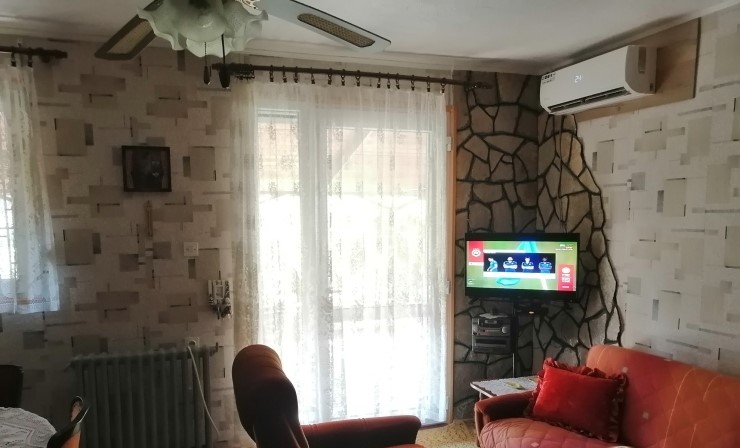 House with a garage and a spacious terrace in Djurmani