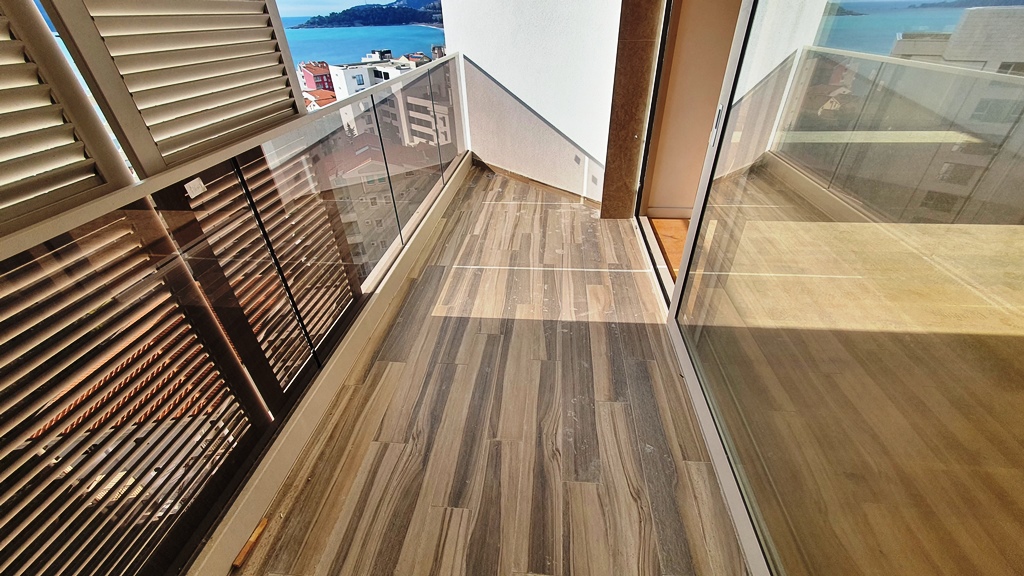 Two-bedroom apartment with a panoramic seaview near Budva