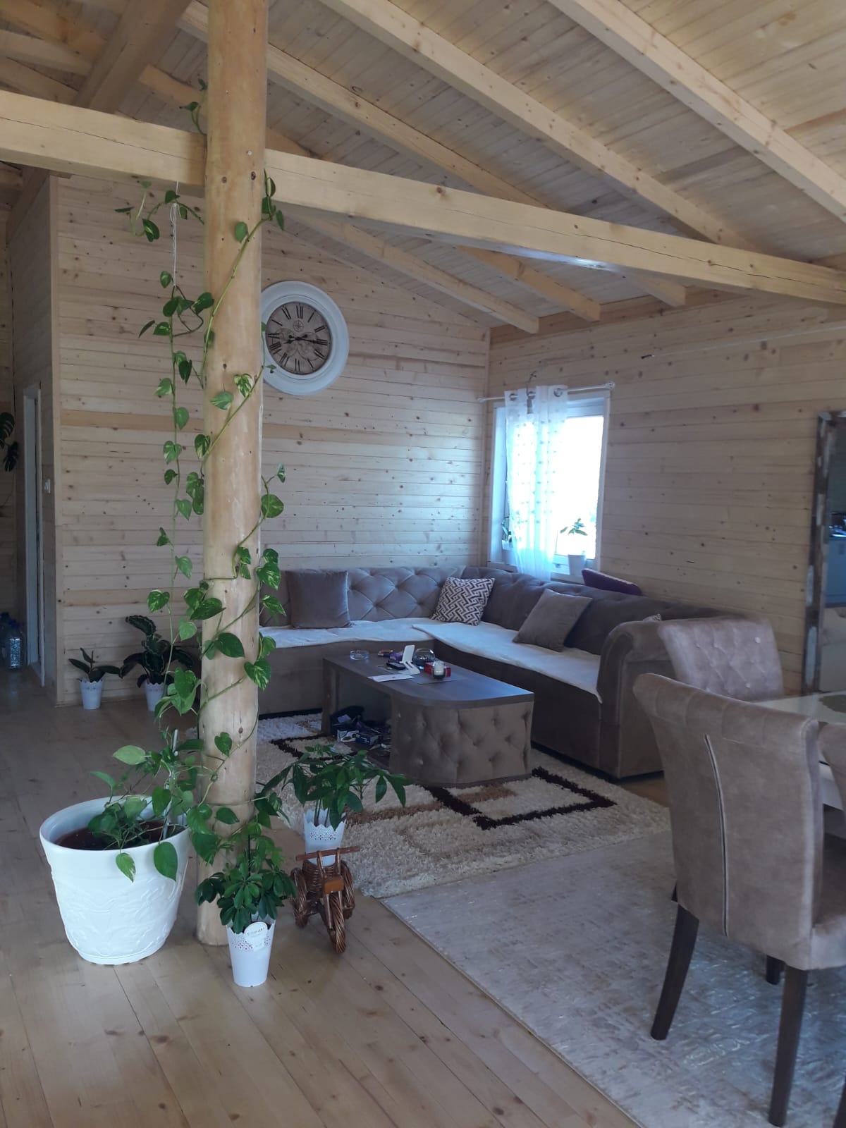 Wooden house in Lustica