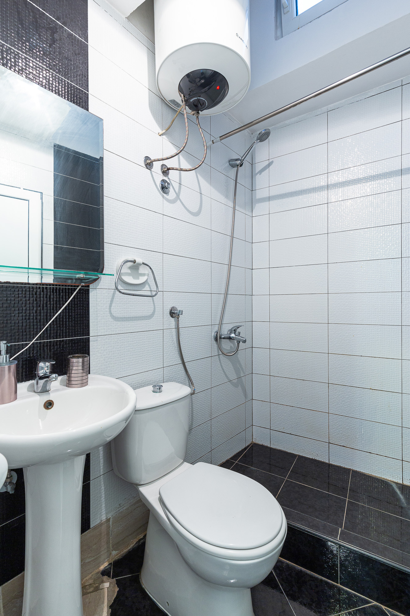 Apartment for sale overlooking the island of Sveti Stefan